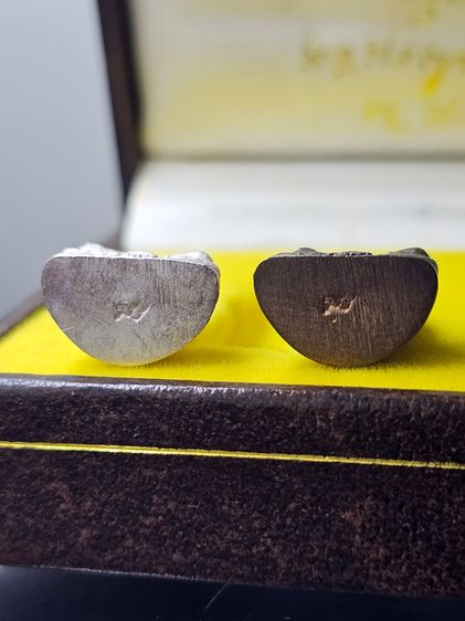 พระชัยวัฒน์ไพรีพินาศ (ชุด 2 องค์ เนื้อเงิน เนื้อนวะ สูง 2 เซ็น) ญส"ฤส วัดบวรนิเวศวิหาร ปี2537 พร้อมกล่องเดิม สภาพสวย รูปที่ 6