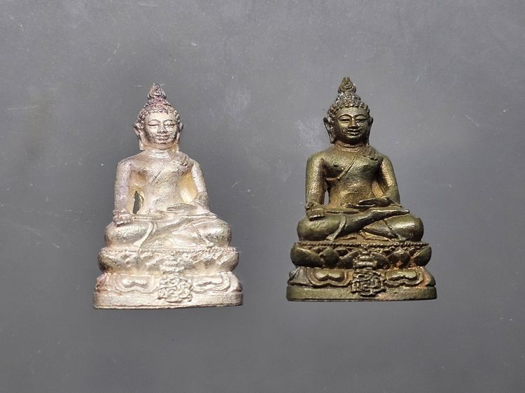 พระชัยวัฒน์ไพรีพินาศ (ชุด 2 องค์ เนื้อเงิน เนื้อนวะ สูง 2 เซ็น) ญส"ฤส วัดบวรนิเวศวิหาร ปี2537 พร้อมกล่องเดิม สภาพสวย รูปที่ 3