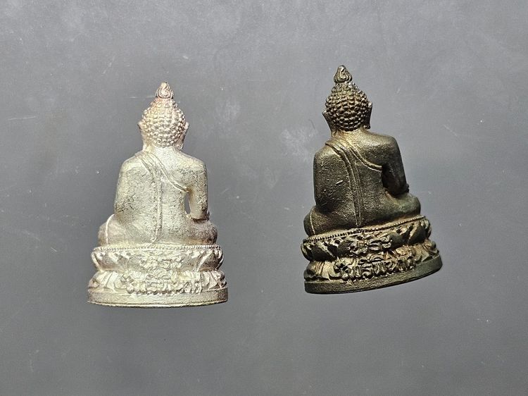 พระชัยวัฒน์ไพรีพินาศ (ชุด 2 องค์ เนื้อเงิน เนื้อนวะ สูง 2 เซ็น) ญส"ฤส วัดบวรนิเวศวิหาร ปี2537 พร้อมกล่องเดิม สภาพสวย รูปที่ 4