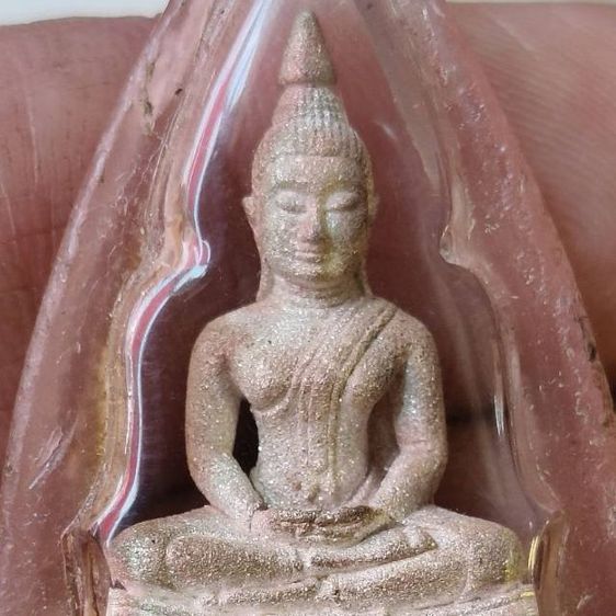 หลวงพ่อโสธร 80 ปีกรมตำรวจเนื้อเงินพ่นทรายเส้นคอสามเส้นเจ้าของเดิมเลี่ยมทอง รูปที่ 2