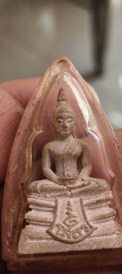 หลวงพ่อโสธร 80 ปีกรมตำรวจเนื้อเงินพ่นทรายเส้นคอสามเส้นเจ้าของเดิมเลี่ยมทอง รูปที่ 3