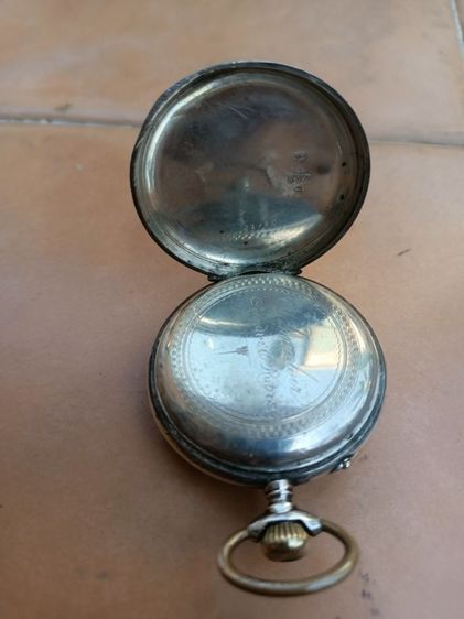 นาฬิกาพกโบราณ Cylindre 15 Rubis Silver .800 หน้ากระเบื้อง ระบบไขลาน ตัวเรือน 43mm.เป็นเงินแท้ทั้งเรือน ขอบกะไหล่ทอง 14k.หนามาก พร้อมส่งครับ. รูปที่ 6