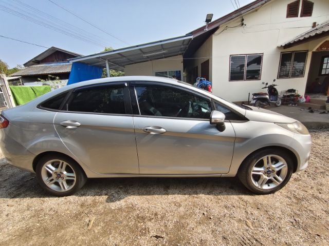 รถ Ford Fiesta 1.5 Sport สี บรอนซ์เงิน