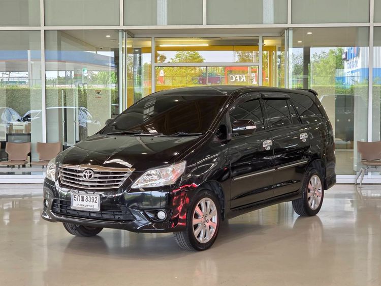 รถ Toyota Innova 2.0 V สี ดำ