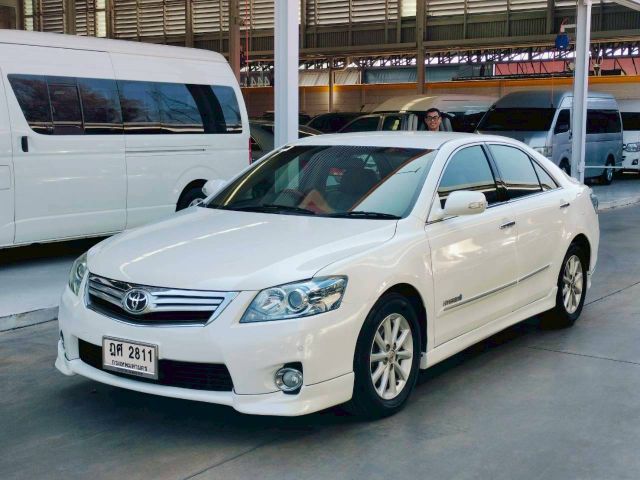 รถ Toyota Camry 2.4 Hybrid สี ขาว