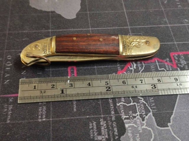 มีดพับทองเหลืองประกับไม้ ลายไทย (รุ่นพกพา) Thai Traditional Brass and Wood Folding Pocket Knife รูปที่ 4