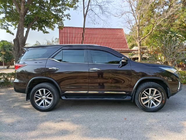 Toyota Fortuner 2017 2.8 V 4WD Utility-car ดีเซล ไม่ติดแก๊ส เกียร์อัตโนมัติ เทา รูปที่ 4