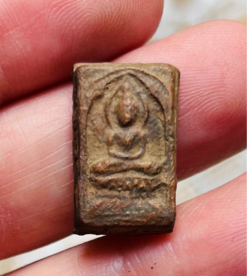 หลวงปู่ศุข เนื้อดิน