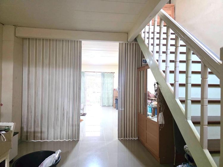 มีบางส่วน 2011 ขายทาวน์เฮาส์ ถูกสุดในโครงการ 56,XXX ต่อตารางวา (พื้นที่เยอะ 30 ตารางวา) หลังบ้านทำสวนได้เลย รูปที่ 4