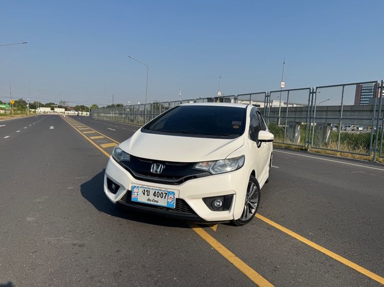 รถ Honda Jazz 1.5 RS+ สี ขาว