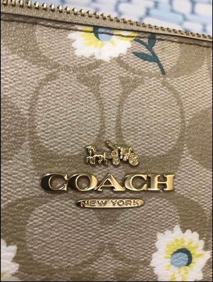 กระเป๋าสะพาย Coach C3252 Gallery tote Signature coated canvas and smooth leather   รูปที่ 2