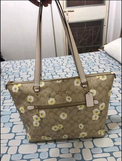 กระเป๋าสะพาย Coach C3252 Gallery tote Signature coated canvas and smooth leather   รูปที่ 8
