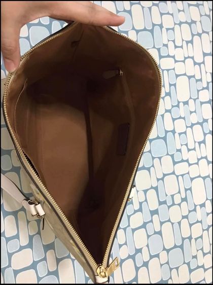 กระเป๋าสะพาย Coach C3252 Gallery tote Signature coated canvas and smooth leather   รูปที่ 6