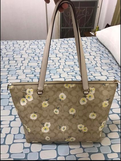 กระเป๋าสะพาย Coach C3252 Gallery tote Signature coated canvas and smooth leather   รูปที่ 7