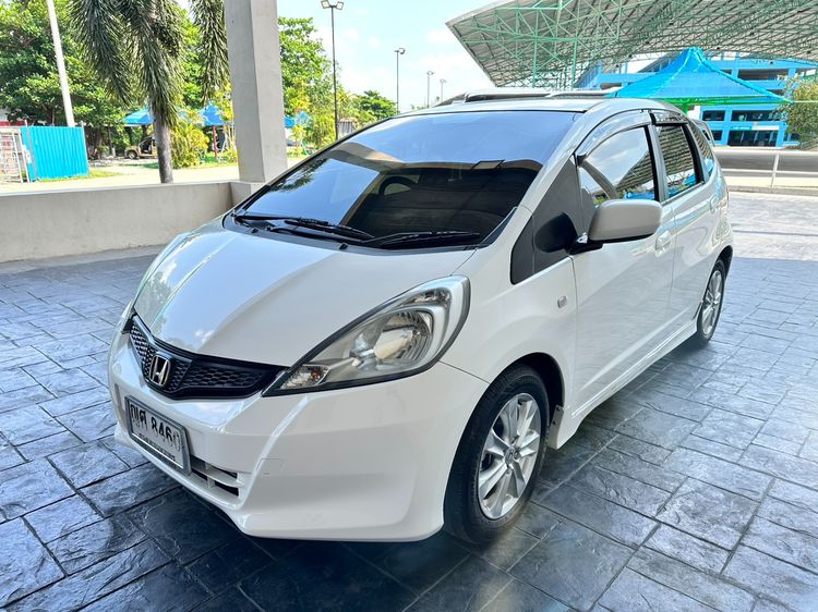 รถ Honda Jazz 1.5 V i-VTEC สี ขาว