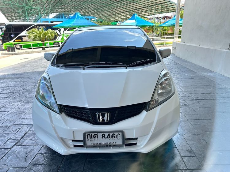 Honda Jazz 2011 1.5 V i-VTEC Sedan เบนซิน ไม่ติดแก๊ส เกียร์อัตโนมัติ ขาว รูปที่ 2