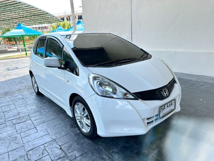 Honda Jazz 2011 1.5 V i-VTEC Sedan เบนซิน ไม่ติดแก๊ส เกียร์อัตโนมัติ ขาว รูปที่ 3