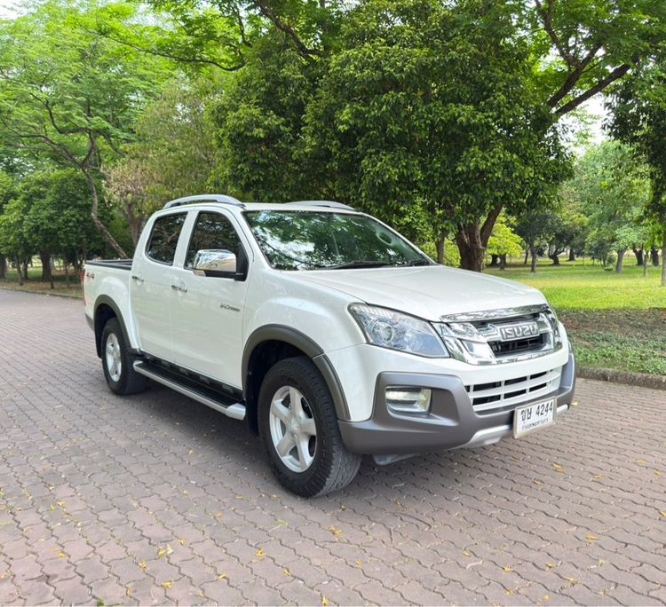 รถ Isuzu D-MAX 3.0 V-Cross Z Prestige 4WD สี ขาว