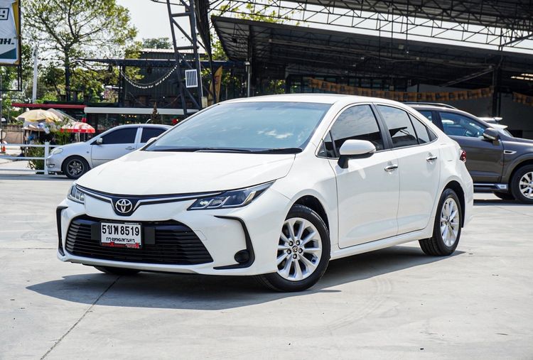 รถ Toyota Altis 1.6 G สี ขาว