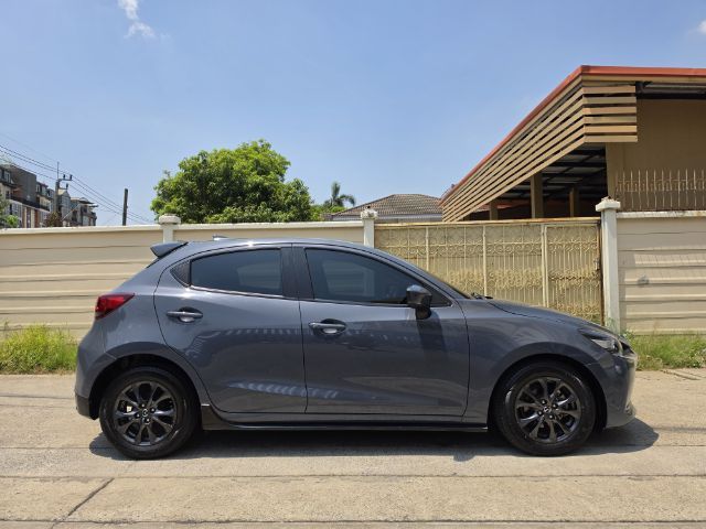 Mazda Mazda 2 2021 1.3 Skyactiv-G S Leather Sedan Sedan เบนซิน ไม่ติดแก๊ส เกียร์อัตโนมัติ เทา รูปที่ 4