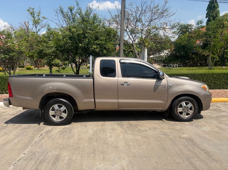 รถ Toyota Hilux Vigo 2.5 Smart Cab E สี ทอง