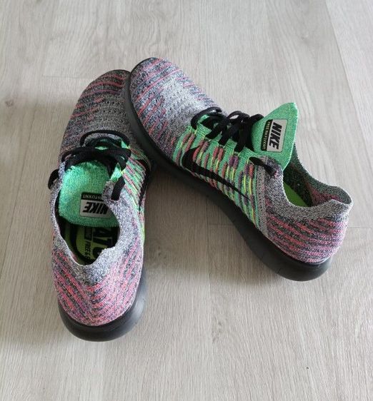 รองเท้าผ้าใบ รองเท้าNIKE UK5.5 EUR39 CM25