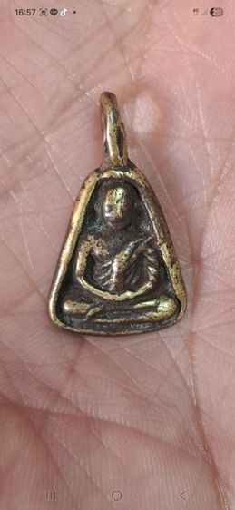 เหรียญจอบเล็กหลวงพ่อเงินเก่าครับ