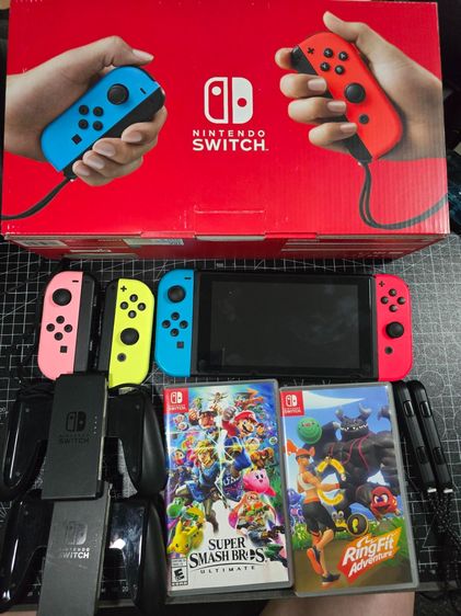 เครื่องเกมส์นินเทนโด เชื่อมต่อไร้สายได้ Nintendo Switch 1 กล่องแดง + Ring Fit + Joy แท้อีกคู่ + 2 เกม