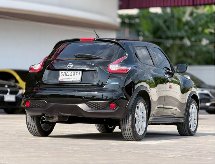 Nissan Juke 2015 1.6 E Sedan เบนซิน ไม่ติดแก๊ส เกียร์อัตโนมัติ ดำ รูปที่ 4