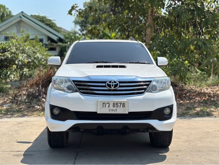 รถ Toyota Fortuner 2.5 V สี ขาว
