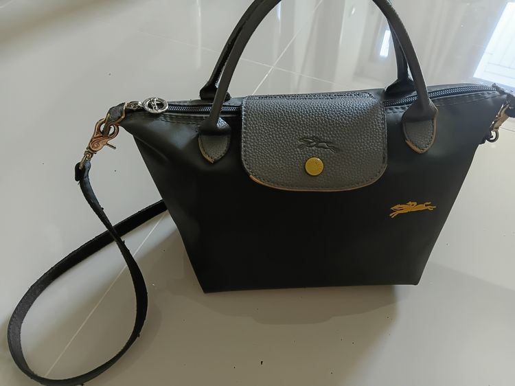 กระเป๋าสะพายข้าง 