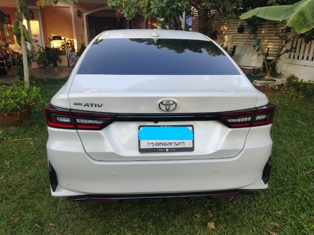 Toyota Yaris ATIV 2023 1.2 Premium Sedan เบนซิน ไม่ติดแก๊ส เกียร์อัตโนมัติ ขาว รูปที่ 4