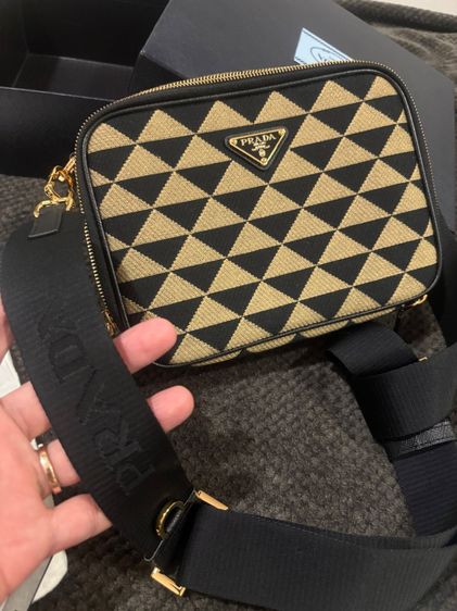 กระเป๋าสะพายแบรนด์เนม