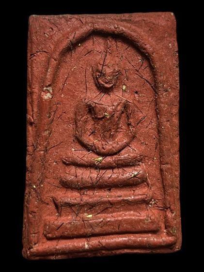 พระสมเด็จพิมพ์มีหน้ามีตามีเส้นเกศา สีเเดง