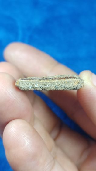 พระขุนแผนเคลือบ กรุวัดอัมพวัน จ.นนทบุรี สร้างพุทธศตวรรษที่ 21-22 รูปที่ 5