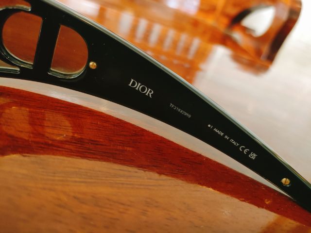 แว่นกันแดด Christian Dior แท้ มือสอง สภาพสวยๆ รูปที่ 5