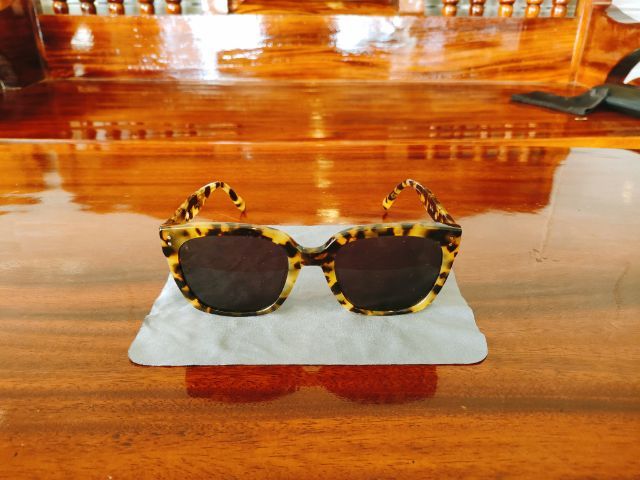 แว่นกันแดด Gentle Monster แท้ สภาพสวยๆ รูปที่ 2