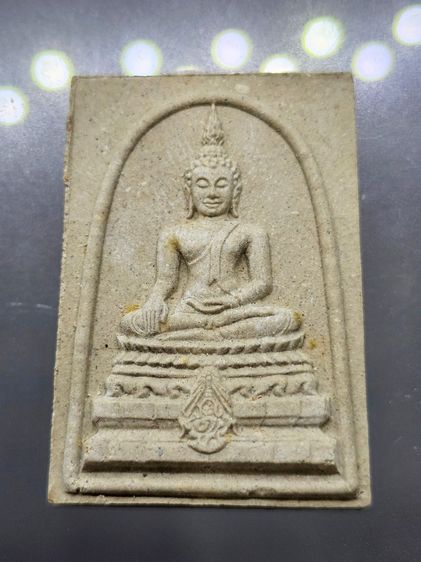 พระพุทธชินสีห์ ภปร ทันโตเสฏโฐ เนื้อผง พิมพ์ใหญ่ มวลสารผสมผงพระทนต์ในหลวง(ฟัน)และผงจิตรลดา พ.ศ.2533 พร้อมกล่องเดิม รูปที่ 5