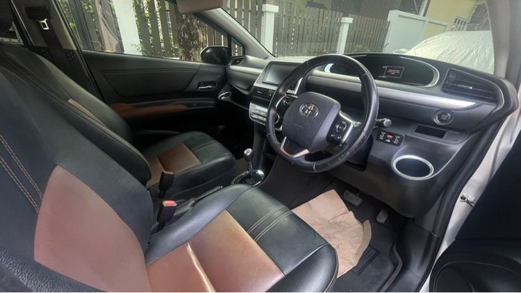 Toyota Sienta 2018 1.5 V Van เบนซิน เกียร์อัตโนมัติ เทา รูปที่ 4