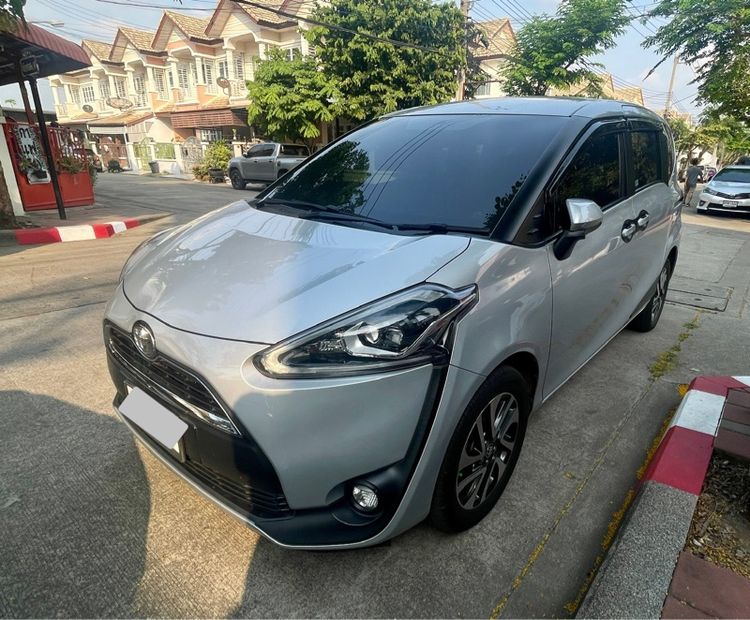 รถ Toyota Sienta 1.5 V สี เทา
