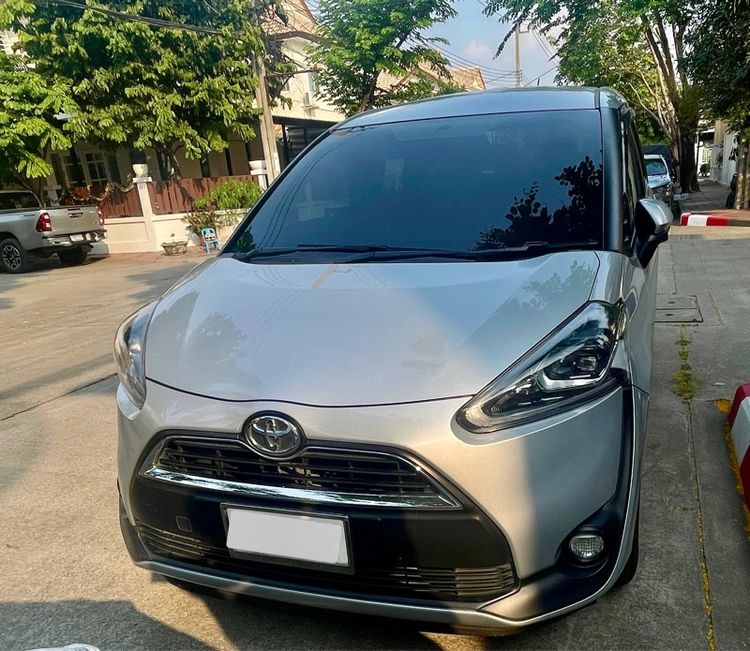 Toyota Sienta 2018 1.5 V Van เบนซิน เกียร์อัตโนมัติ เทา รูปที่ 3