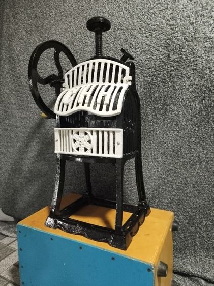 เครื่องใสน้ำแข็งมือโบราณ รูปที่ 2