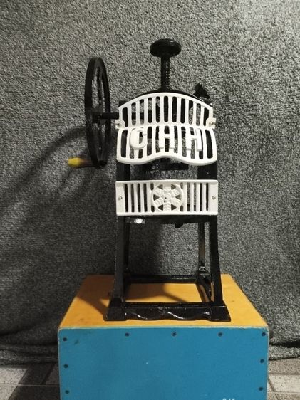 เครื่องใสน้ำแข็งมือโบราณ รูปที่ 4