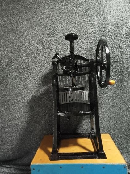 เครื่องใสน้ำแข็งมือโบราณ