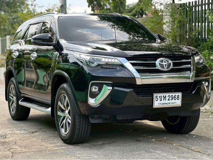 Toyota Fortuner 2018 2.4 V Utility-car ดีเซล ไม่ติดแก๊ส เกียร์อัตโนมัติ ดำ รูปที่ 2