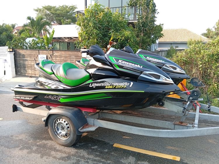 2 jetski's + trailer