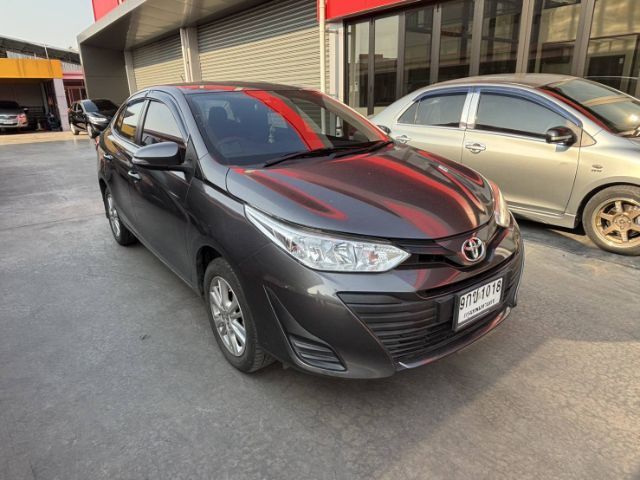 รถ Toyota Yaris ATIV 1.2 E สี เทา