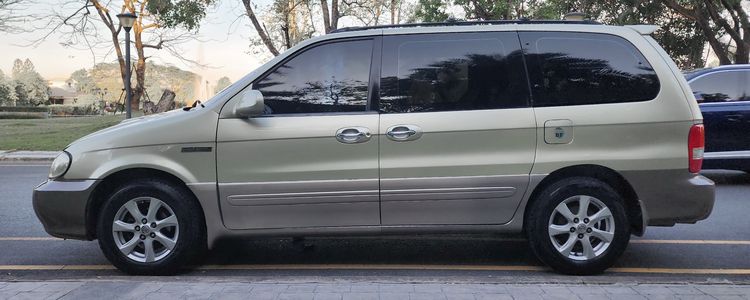 Kia Carnival 2004 2.2 EX Utility-car ดีเซล เกียร์อัตโนมัติ บรอนซ์ทอง รูปที่ 2
