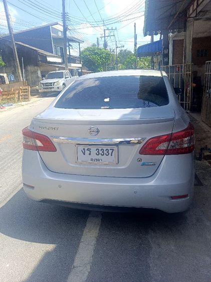 รถ Nissan Sylphy 1.6 V สี บรอนซ์เงิน