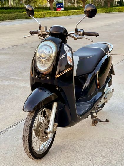 ขาย HONDA SCOOPY i ปี2014 รถที่บ้านใช้เองครับ รถเครื่องดีมากๆสตาร์ททีเดียวติด คุณป้าขับไปซื้อของที่ตลาดเช้า-เย็น เองครับภาษี68